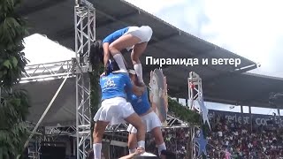 Казусы с девушками в мини юбках на фестивале
