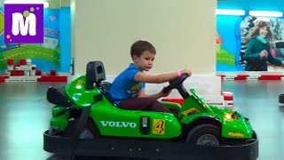 ВЛОГ Киев Кидсвилль играем фермера и водим машину посетим магазин игрушек Kidswill