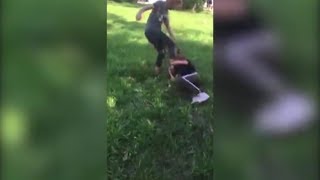 Юная садистка избивает сверстницу под видео