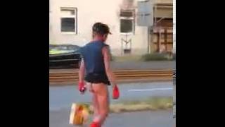 мужик в стрингах Германия