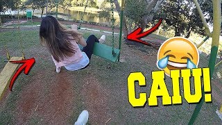 ELA CAIU E MACHUCOU O JOELHO !!