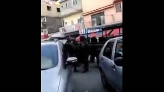 Isso é Brasil! tiroteio na favela da maré entre traficantes e policiais das Forcas armadas.