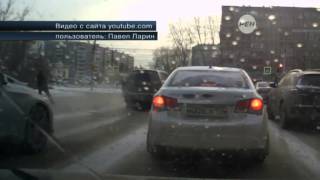 В Челябинске очевидцы сняли самое дерзкое ограбление на дороге