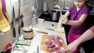 Рулет из свиной рульки