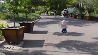 REAKSI ORANG KOREA MELIHAT ANAK KECIL LUCU BERHIJAB