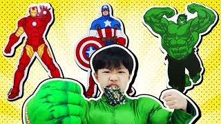 야채 과일 김과자 먹으면 슈퍼히어로 변신한대요!!~와!! 캡틴아메리카 헐크 아이언맨 변신! Superhero Eat Healthy Vegetables - 로미유브이로그 Romiyu