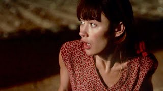 味方のスナイパーにトイレを覗かれるオルガ・キュリレンコ／映画『15ミニッツ・ウォー』ハプニング映像