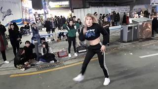 LOVELY GIRLS? ENJOYING DANCING IN THEIR FEELING. I LOVE IT.
