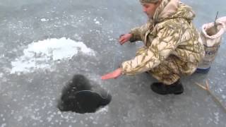 Установка сетей под лед, Запуск торпеды. fishing with nets.
