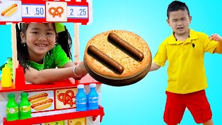 Jannie and Alex Pretend Play Selling Hotdogs and Hamburgers Fast Food Toys