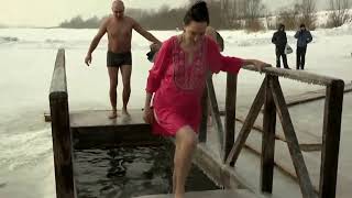Бийск. Купание в проруби на Крещение 2016