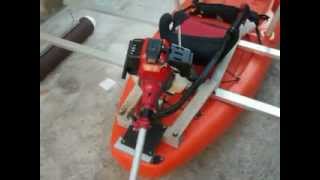 caiaque para pesca com estabilizador e motor a gasolina