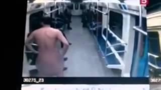 Нудист в метро.