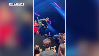 Texas, rissa sfiorata durante il concerto del rapper Slowthai agli agli NME Awards