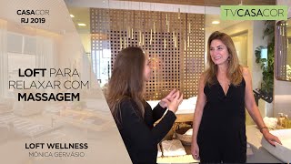 Loft feito para relaxar, com banheiro de vidro: espaço de Mônica Gervásio na CASACOR RJ