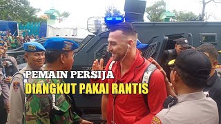 Persija Diangkut Pakai Rantis ke Stadion Gelora Delta