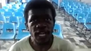 Mendigo entra na igreja e solta a voz