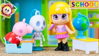 UN SQUELETTE SUR LA TABLE DE PEPPA PIG À L´ÉCOLE ! C´étaient les bébés Pinypon qui l´ont mis là ?