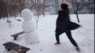 Снеговик избил гопника