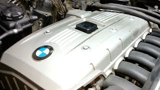 BMW 5 E60 снятие декоративной крышки двигателя