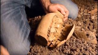 Gold step device has detects a jar of gold