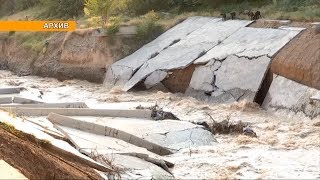 Воды горной реки Сайрам-Су подбираются к жилым постройкам в Шымкенте