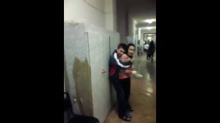 Парень пристал к девушке в больнице