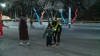 Прогулочный каток на Петровском бульваре в Бийске (Будни, 26.12.19г., Бийское телевидение)