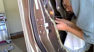 2003 Honda CR-V driver's door actuator replacement