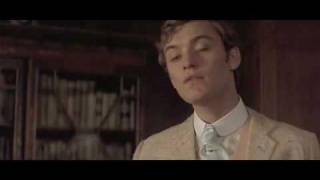 Jude Law sings as Bosie in "Wilde"