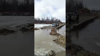 Ларгус штурмует брод ЯНАО 14.05.2019
