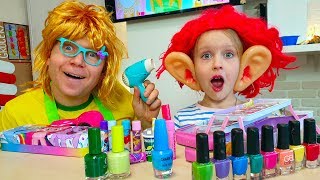 Merry Girls play beauty salon and makeup