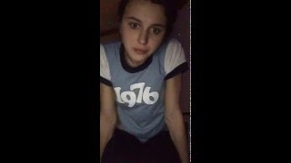 Соня Есьман целуется с Мери Leest Periscope
