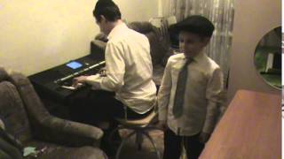 Мотя (5 лет) поет песню "Рахем" מוטי בן 5 שר רחם