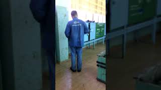 Мужик дрочит на работе.смех до слез