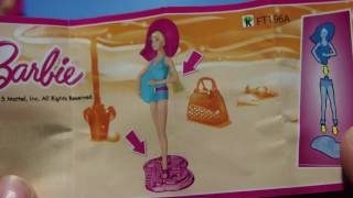 Вика раскрывает Киндер Джой из серии Барби/Kinder Joy