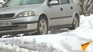 Сильный снегопад в высокогорном районе Хуло в Аджарии - видео