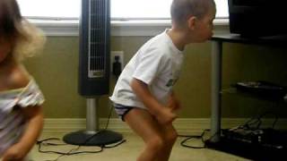 FUNNY KIDS DANCING