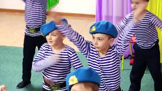 МАЛЬЧИКИ ДЕСАНТНИКИ В ДЕТСКОМ САДУ "НЕБЕСНАЯ РАДУГА"