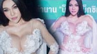 อึ๋มทะลัก เอมมี่ อมลวรรณ ในชุดซีทรูสีขาวสุดแซ่บที่ปิดนิด ๆ แต่เปิดเต็มตา