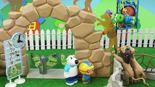 Zoo play playmobile with penguin and lion~ Crong flew away with balloon?