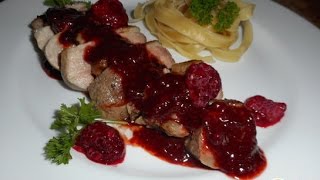 Утиная грудка под малиновым соусом  Французская кухня