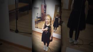 Ёжики. Варя Туманова 6 лет. Педагог Оксана Родина. Рыжий кот, Занятия пением с детьми с 3-х лет