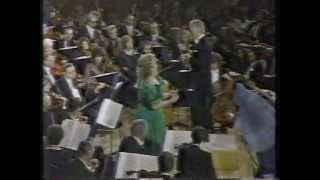 Bellini: La Sonnambula, aria - Dame Joan Sutherland, Sydney Symphony Orchestra at the UN