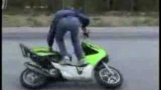 Acrobazie Pazzesche su motorini 50cc :: FENOMENI ::