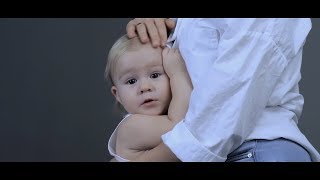 ПЕСНЯ ДЛЯ МАМЫ ДО СЛЁЗ // KAZKA — ПЛАКАЛА [ДЕТСКАЯ ВЕРСИЯ НА РУССКОМ ЯЗЫКЕ]