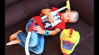 Пылесос для детей учимся пылесосить Kids Vacuum Cleaner Играем в Уборку Развивающее видео