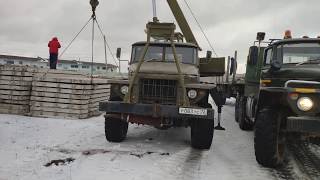 Старенький автокран на базе Урала-375