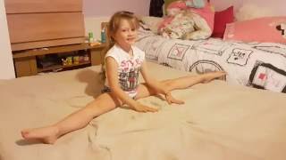 Как Сделать Дома Детям Разминку,Растяжку для Гимнастики.How to Stretch for Gymnastics