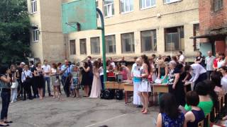 Вручение аттестатов 9 В на выпускном 9 класса 2015 г